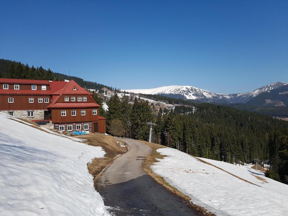 Capkova Chata Hotel Pec pod Sněžkou Buitenkant foto